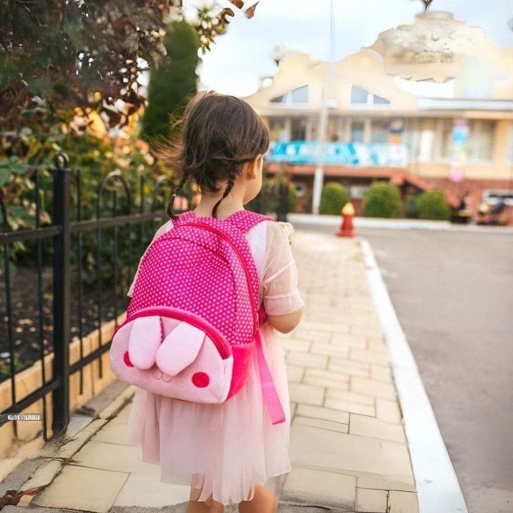 Comment bien entretenir un cartable maternelle fille pour qu'il dure toute l'année ?